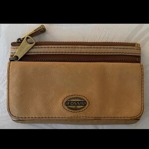 Fossil Explorer Women’s Tan Flap Leather Clutch Wallet